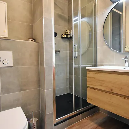 Apartman Labska - *